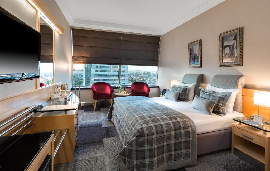 Postel nebo postele na pokoji v ubytování Metropolitan Hotels Ankara