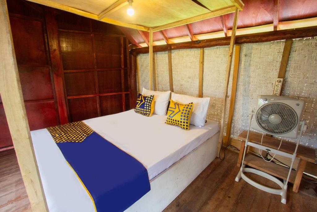 Ένα ή περισσότερα κρεβάτια σε δωμάτιο στο SPOT ON 93451 Bale Kertiasih