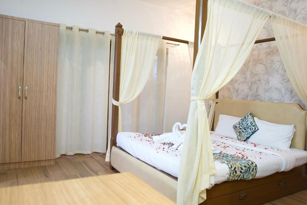 Postel nebo postele na pokoji v ubytování Larios Beach Holidays