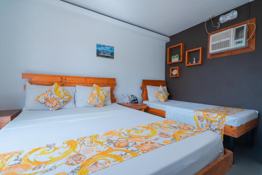 Postel nebo postele na pokoji v ubytování Bay Area Lodge
