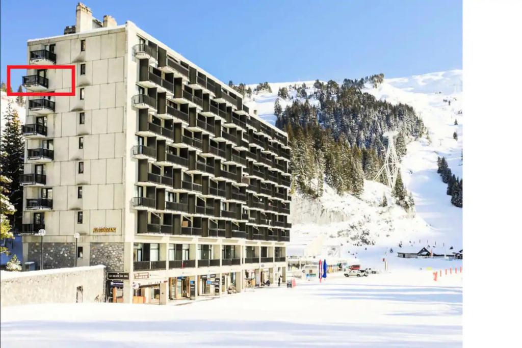 a large building in the snow in front of a mountain at Superbe studio idéalement situé à Flaine Forum in Flaine