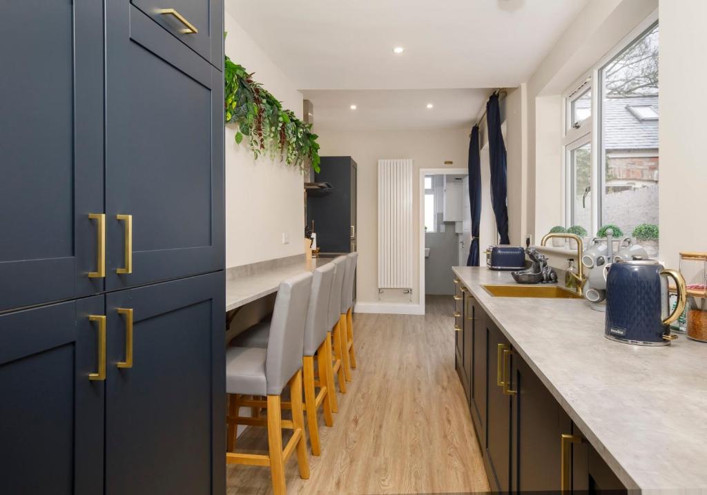 The Milton sleeps 8 close to York city centre pet friendly 6