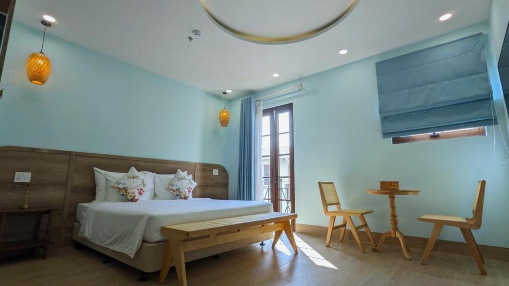 Phòng Deluxe Giường Đôi Có Ban Công