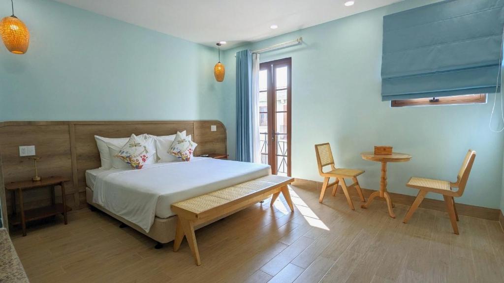 Phòng Deluxe Giường Đôi Có Ban Công