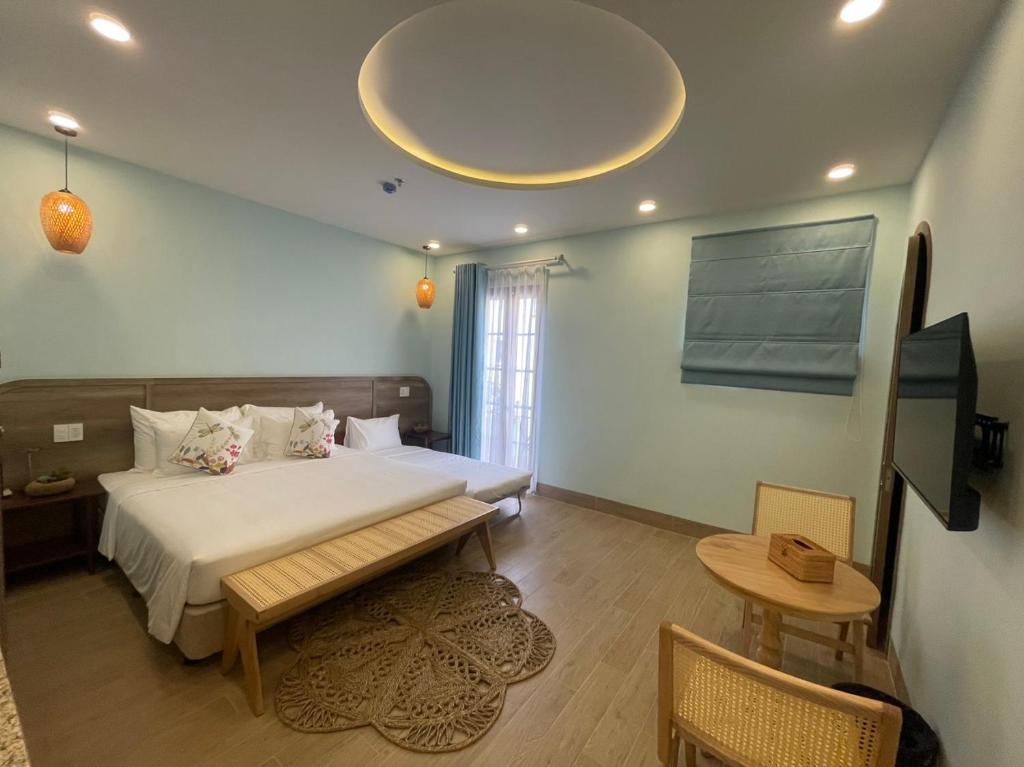 Phòng Deluxe Giường Đôi Có Ban Công