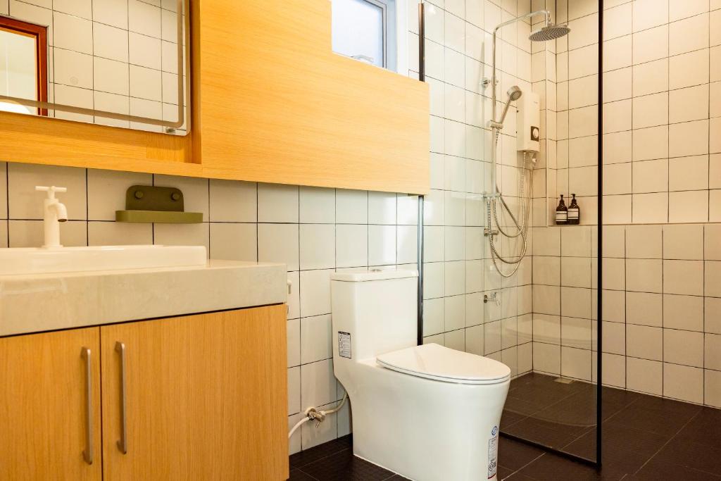 a bathroom with a toilet and a sink and a shower at Karpenter Lampang in Lampang
