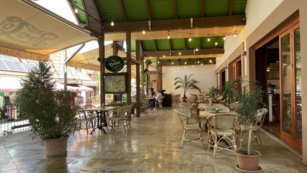Restaurace v ubytování Kálmán Imre Panzió Siófok