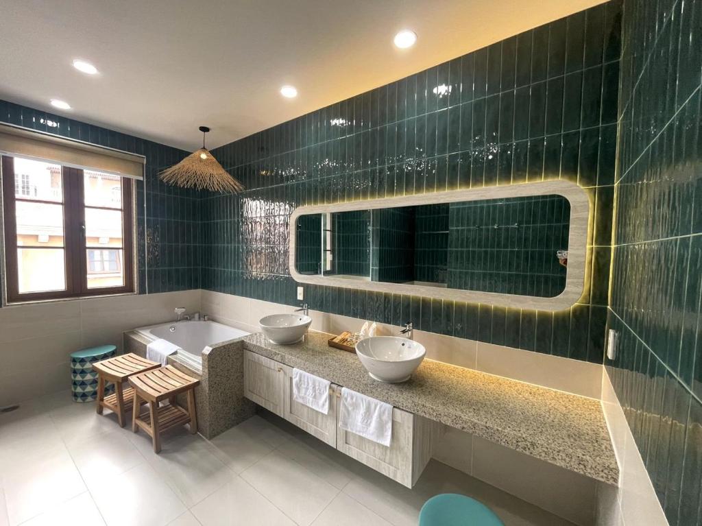 Suite Có Giường Cỡ King Nhìn Ra Biển