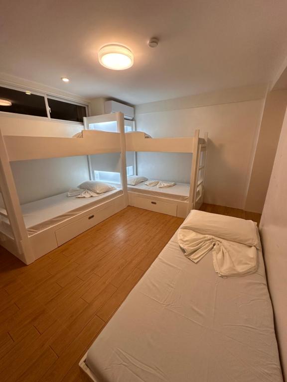 Postel nebo postele na pokoji v ubytování CasaDel Beach House