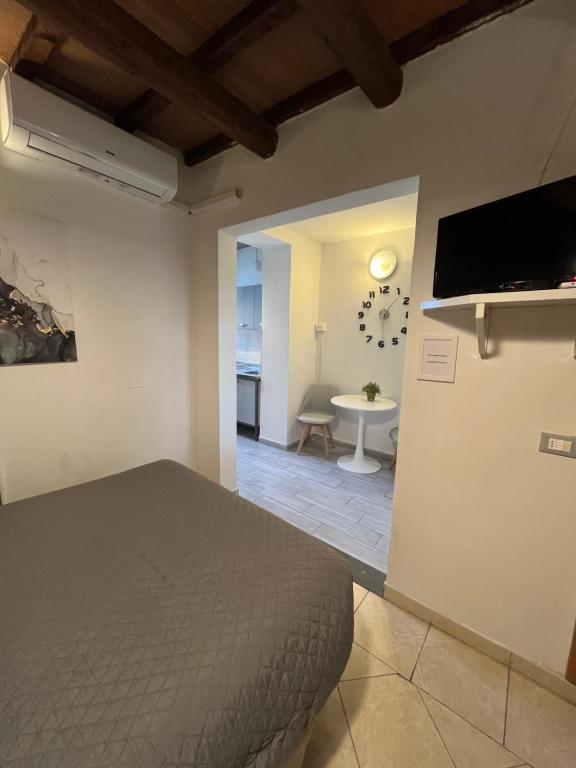 A television and/or entertainment centre at Soggiorno dell Agnolo