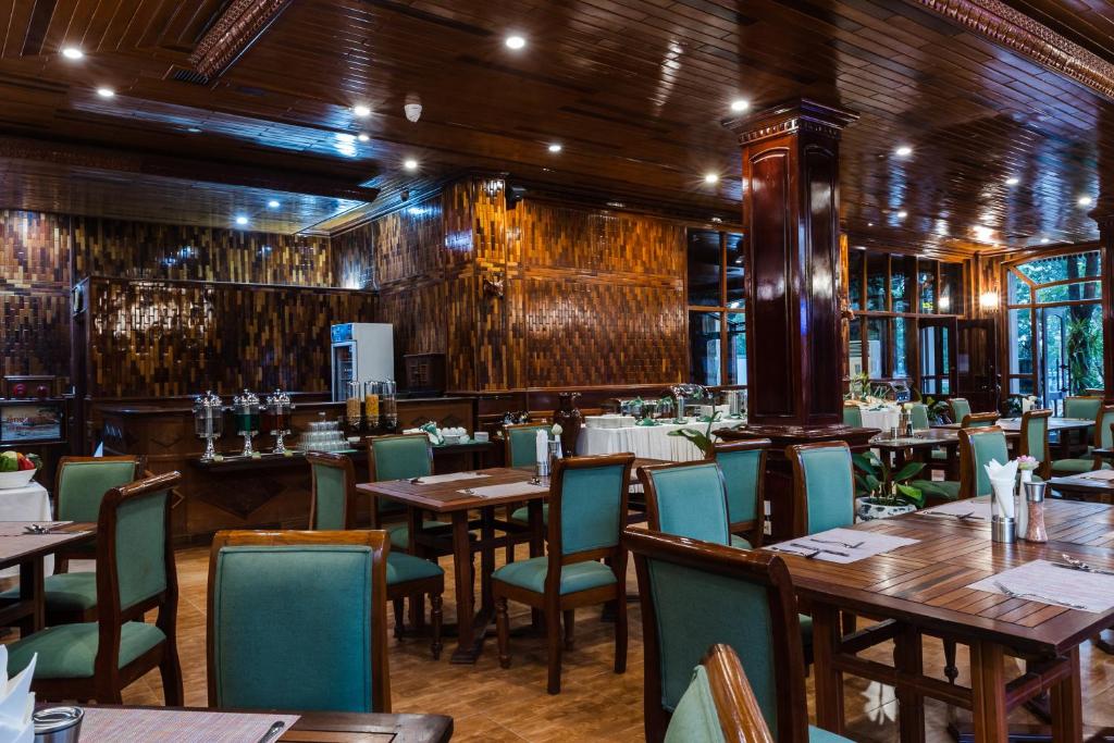 Restaurace v ubytování Pierre Hotel