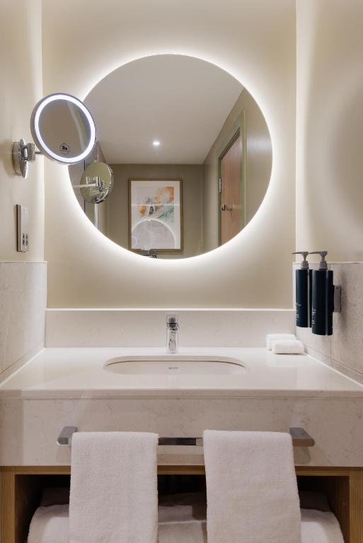 DoubleTree by Hilton Bristol North - Resim 30