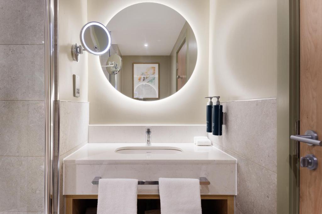 DoubleTree by Hilton Bristol North - Resim 9