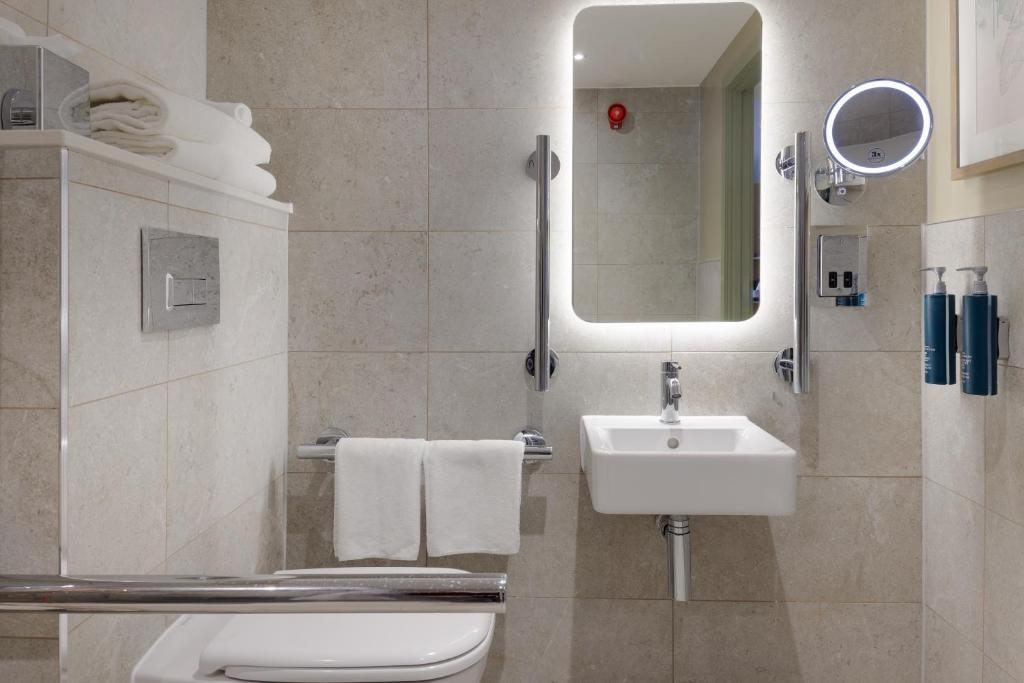 DoubleTree by Hilton Bristol North - Resim 31