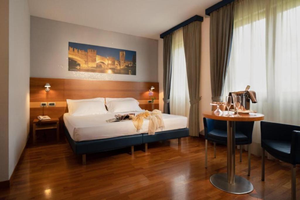 Postel nebo postele na pokoji v ubytování Best Western Hotel Fiera Verona