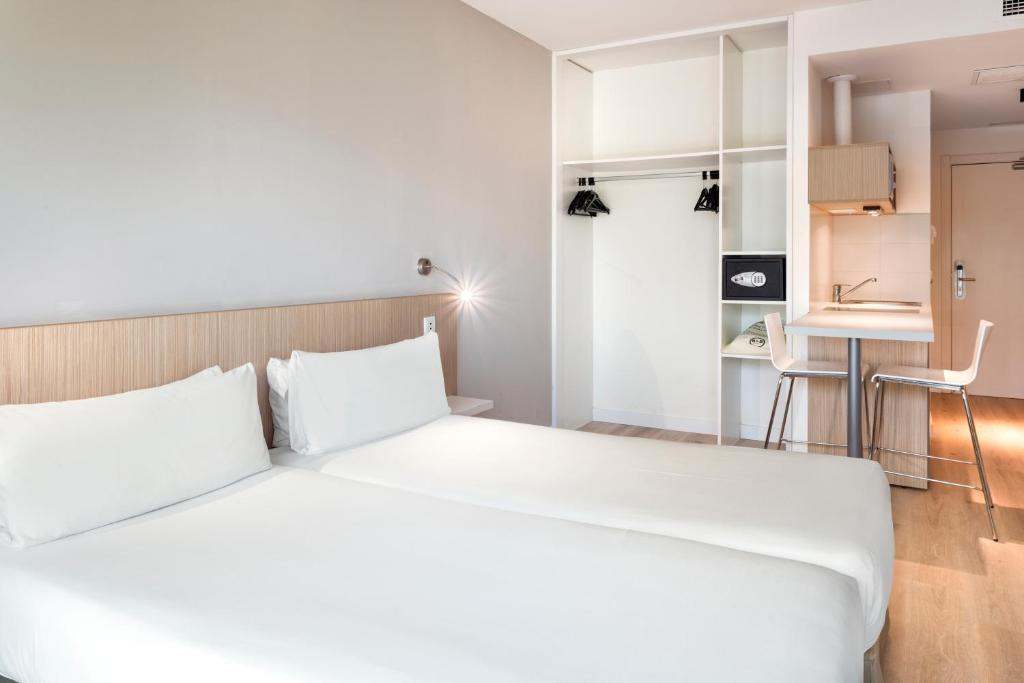 B&B HOTEL Barcelona Sant Cugat - Twin Room