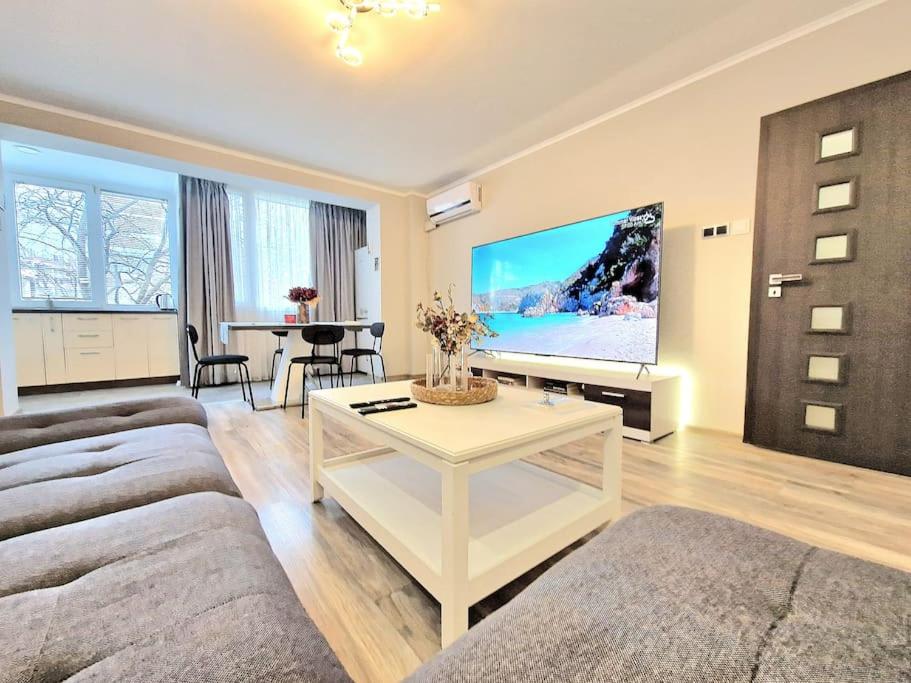 Flat 85 - 85 inches TV