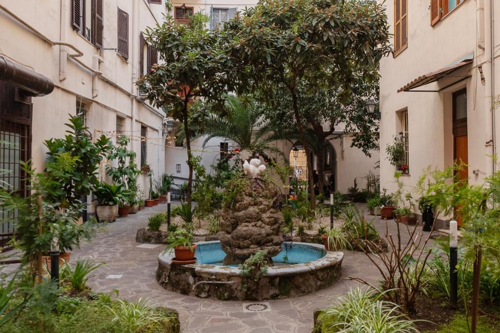 GuestHost - The secret garden of Rome! Apt x2