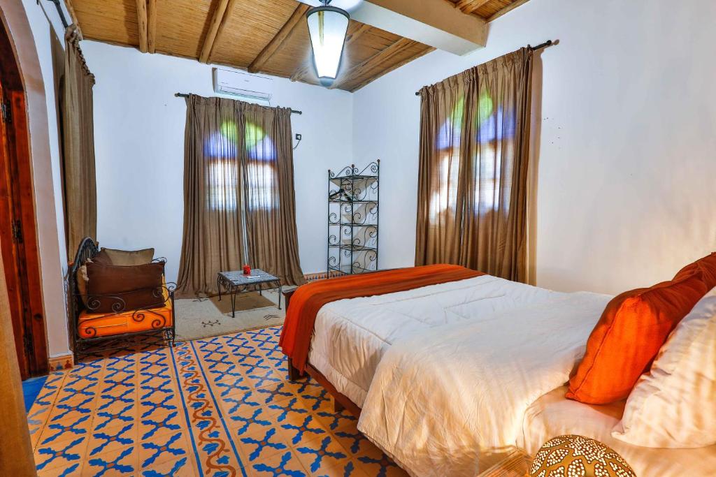 Postel nebo postele na pokoji v ubytování DAR ETTO Riad & Spa