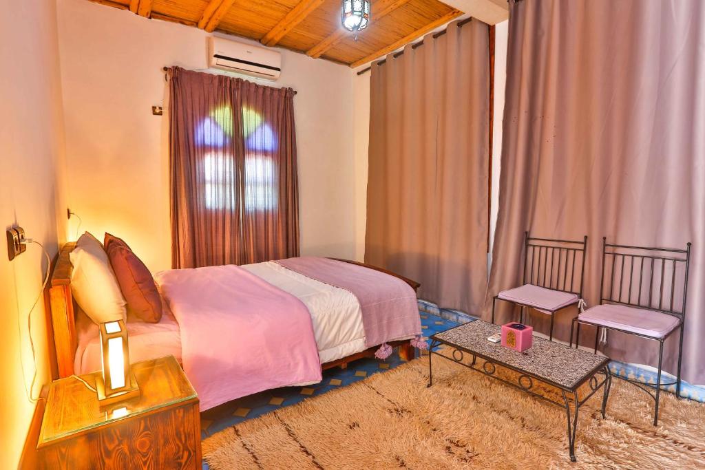 Postel nebo postele na pokoji v ubytování DAR ETTO Riad & Spa