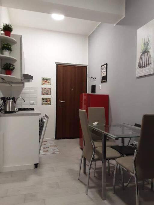 Kuchyň nebo kuchyňský kout v ubytování Rho Fiera Onit's Apartment