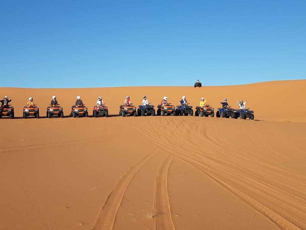 Hosté ubytování Erg Chebbi Starlight Camp