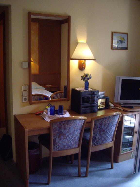 TV a/nebo společenská místnost v ubytování Hotel Pension Stadlhuber Aktivpark Kremsmünster
