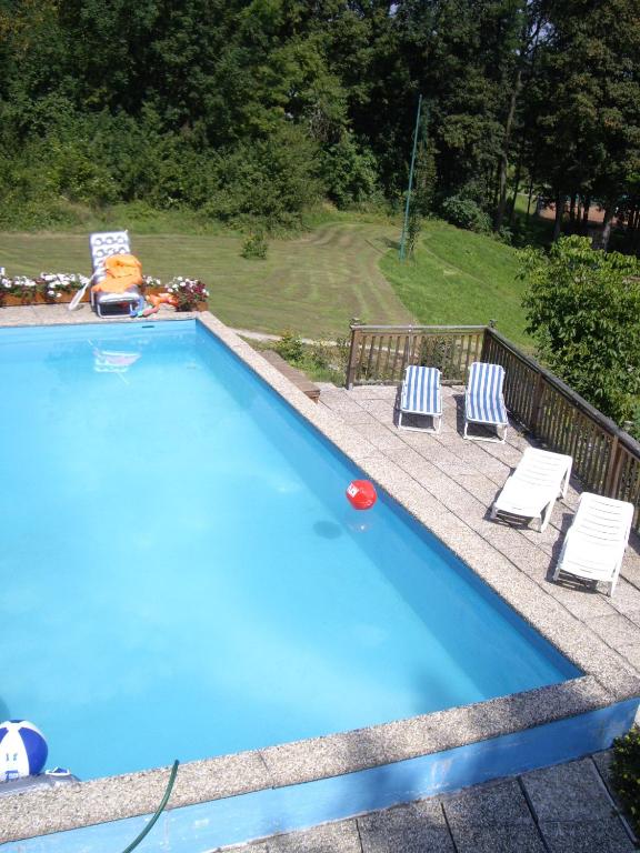 Bazén v ubytování Hotel Pension Stadlhuber Aktivpark Kremsmünster nebo v jeho okolí