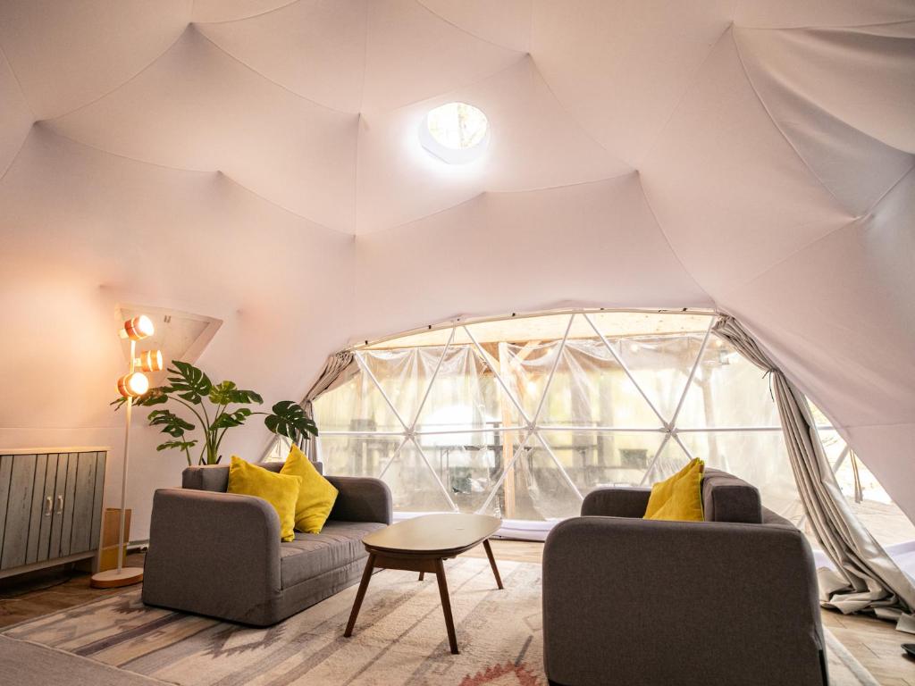 Posezení v ubytování Nagano GLAMPINGBASE enCamp