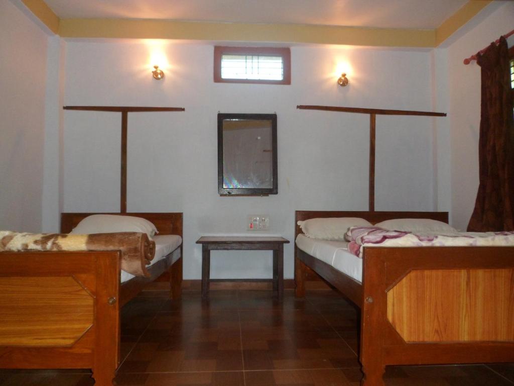 Postel nebo postele na pokoji v ubytování Forest Hideaway Resort Pvt Ltd