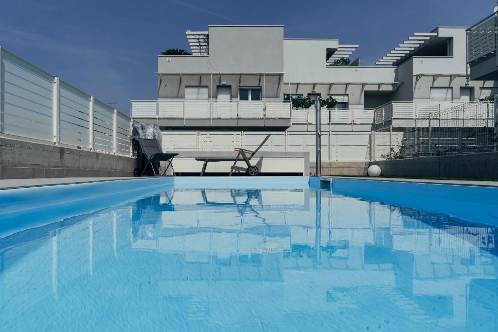 Bazén v ubytování The Prince - Luxury apartments with Pool nebo v jeho okolí