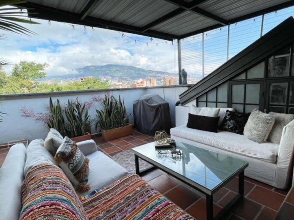 Photo inspiration: Visual Reference: 3 Story Penthouse With 2 Parking Spaces In Laureles Medellín