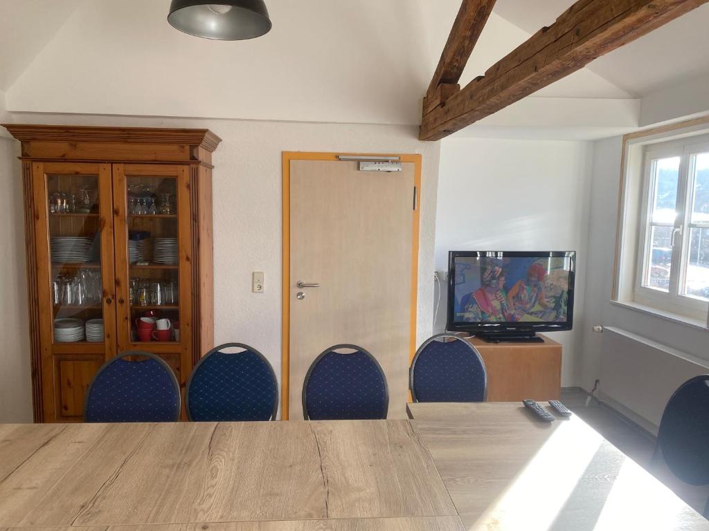 TV a/nebo společenská místnost v ubytování "Schullandheim Waltershausen" Hotel & Erlebniswelt