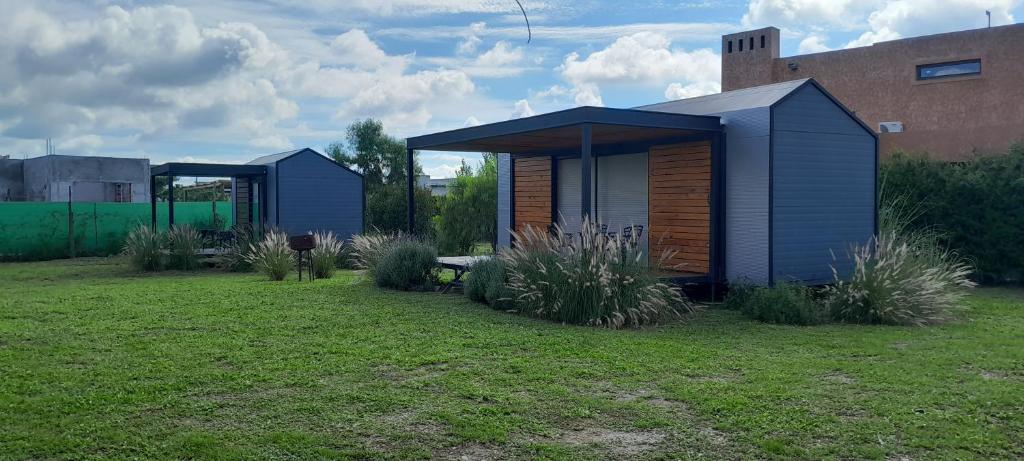 a couple of tiny homes in a yard at Cantal Tiny house in Salta