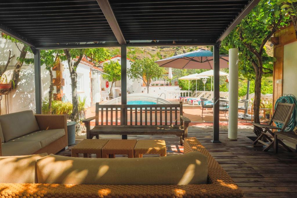 A seating area at El Estanco 14