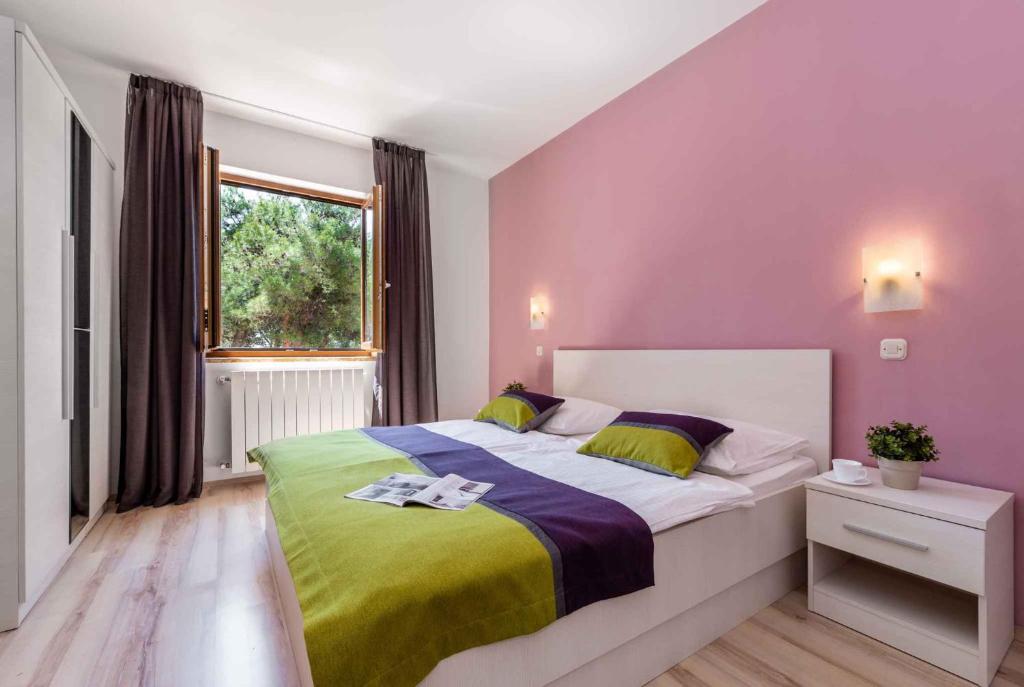 Postel nebo postele na pokoji v ubytování Apartment Rabac 28