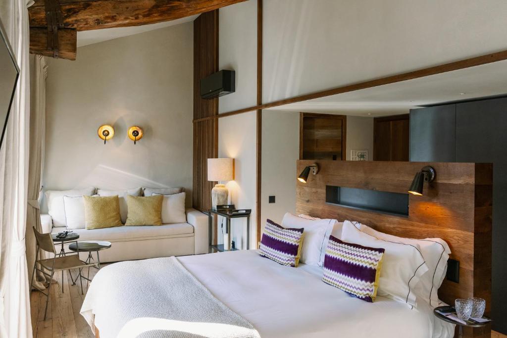 Postel nebo postele na pokoji v ubytování Relais Castello di Morcote