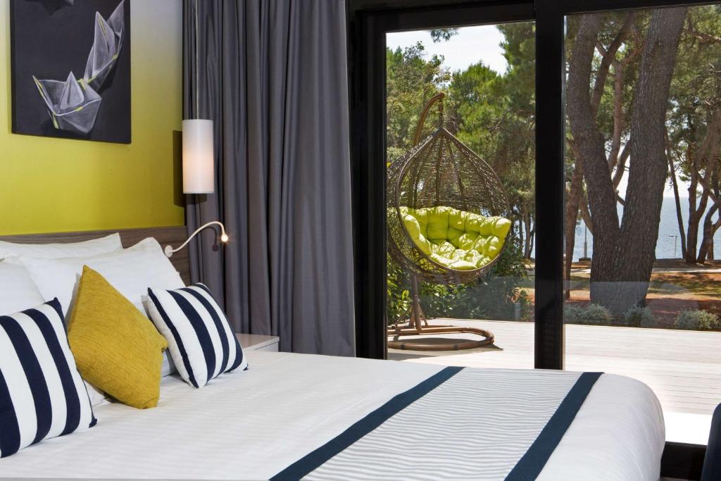 a bedroom with a bed and a swing at Park Plaza Arena Pula in Pula