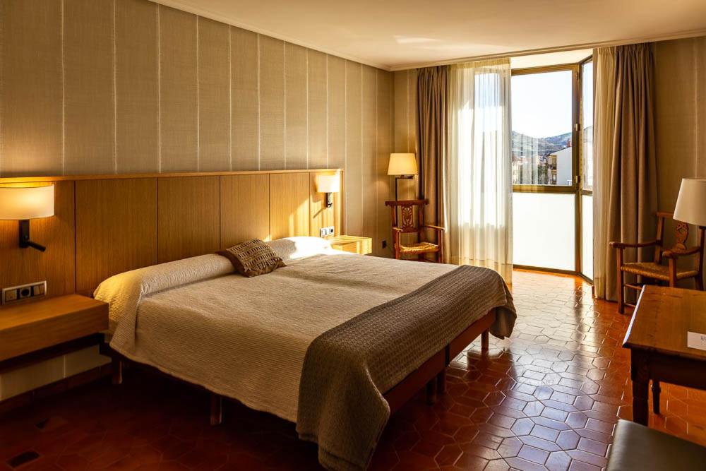 Postel nebo postele na pokoji v ubytování HOSTAL DOÑA JUANA