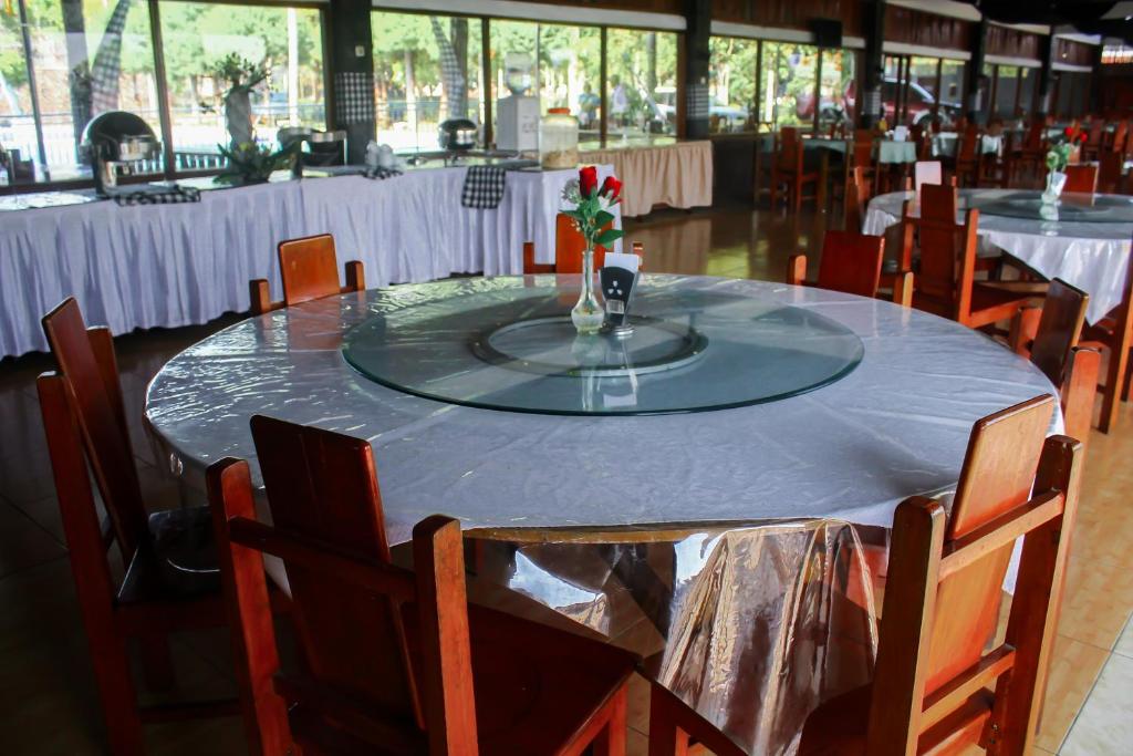 Restaurace v ubytování Grand Nirwana Resort Lembang