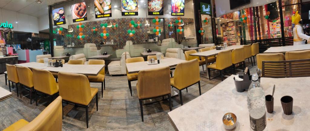 Restaurace v ubytování Kiara Shirdi Park Inn