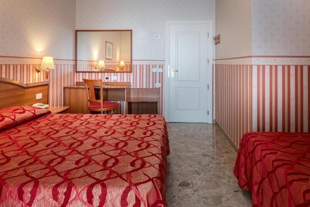 Postel nebo postele na pokoji v ubytování Hotel Tiffany
