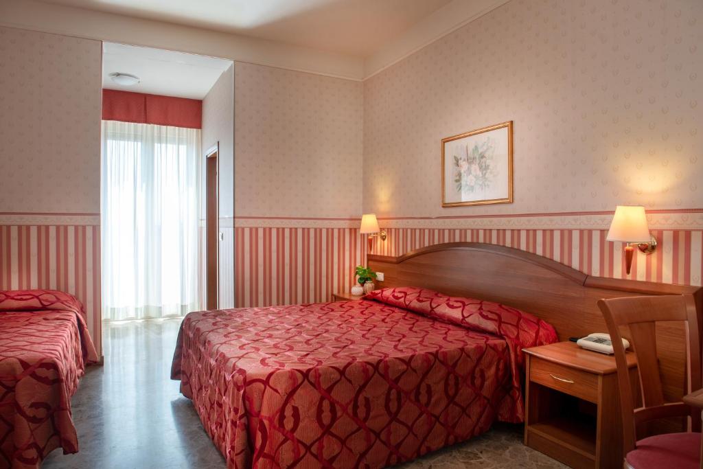 Postel nebo postele na pokoji v ubytování Hotel Tiffany