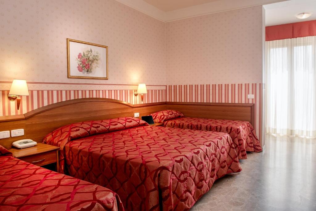 Postel nebo postele na pokoji v ubytování Hotel Tiffany