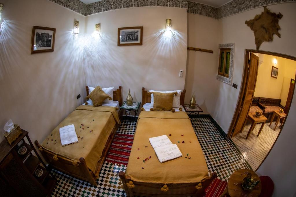 Postel nebo postele na pokoji v ubytování Dar Elhaja Rahma