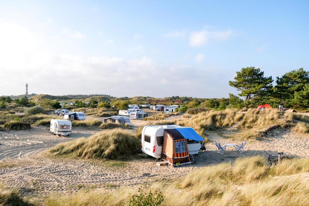 a group of rvs parked on the beach at Dünencamping Amrum in Wittdün