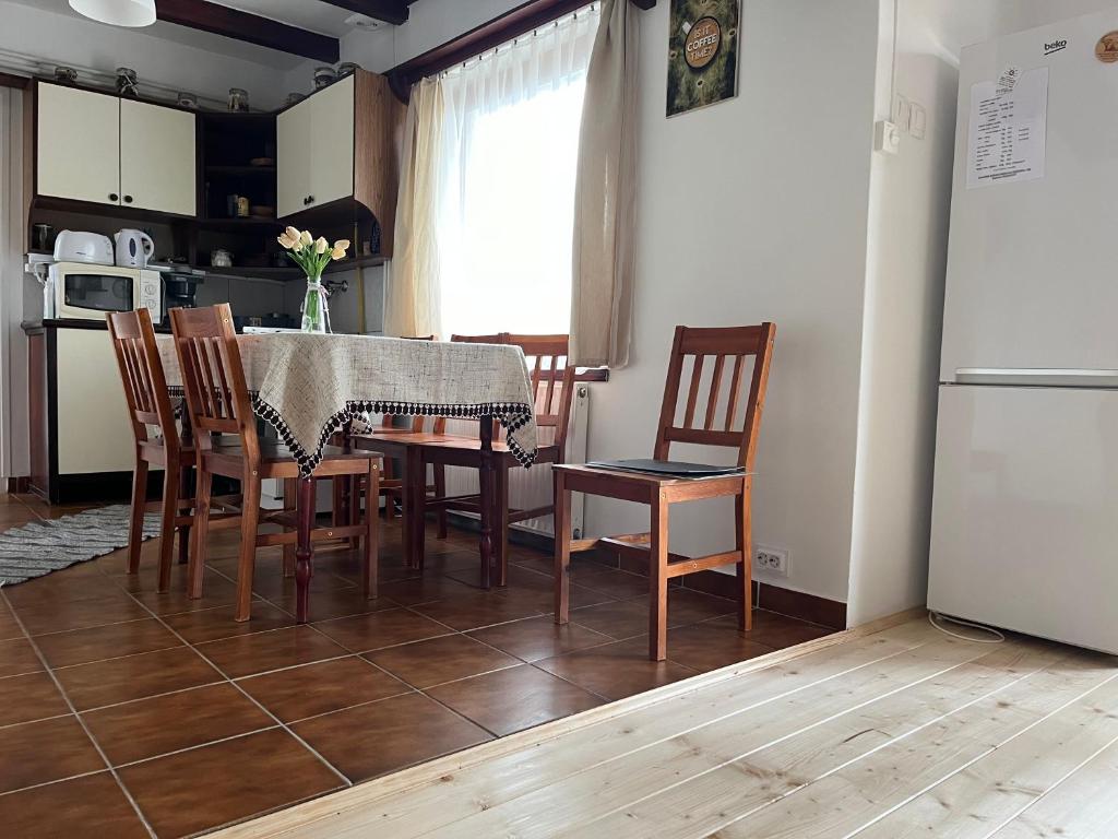 Kuchyň nebo kuchyňský kout v ubytování Idill Üdülőház