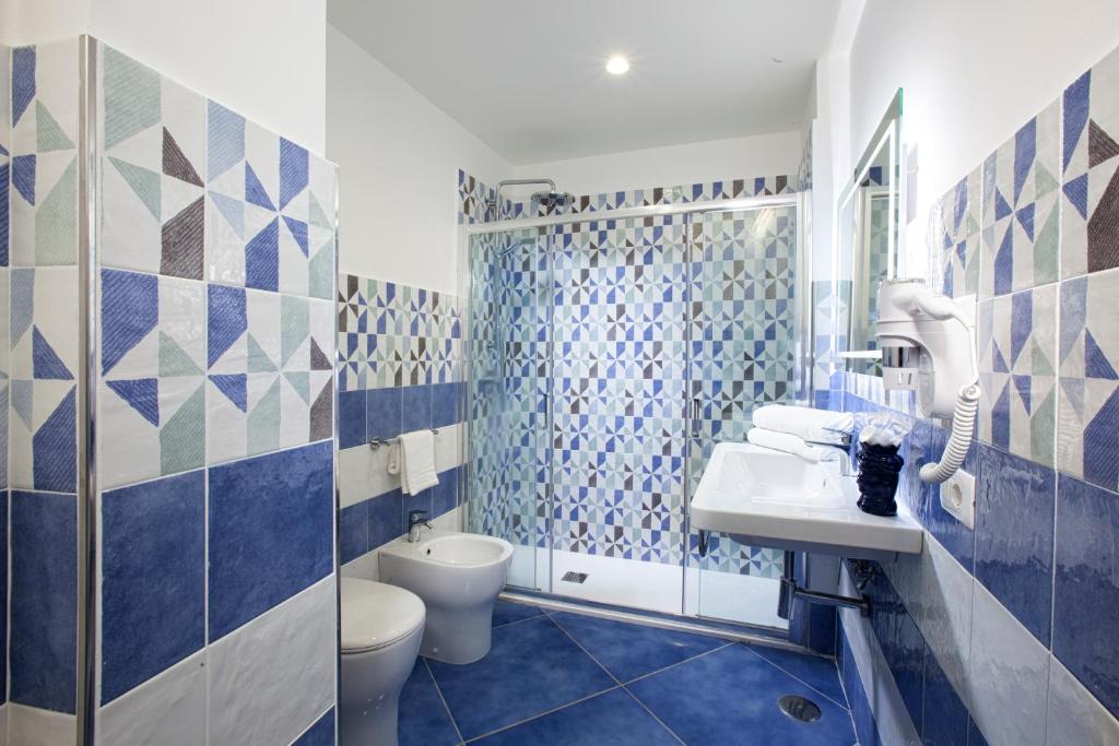 A bathroom at Hotel Piccolo Paradiso