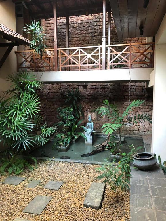 a garden with a statue in front of a building at Highbury Colombo in Colombo