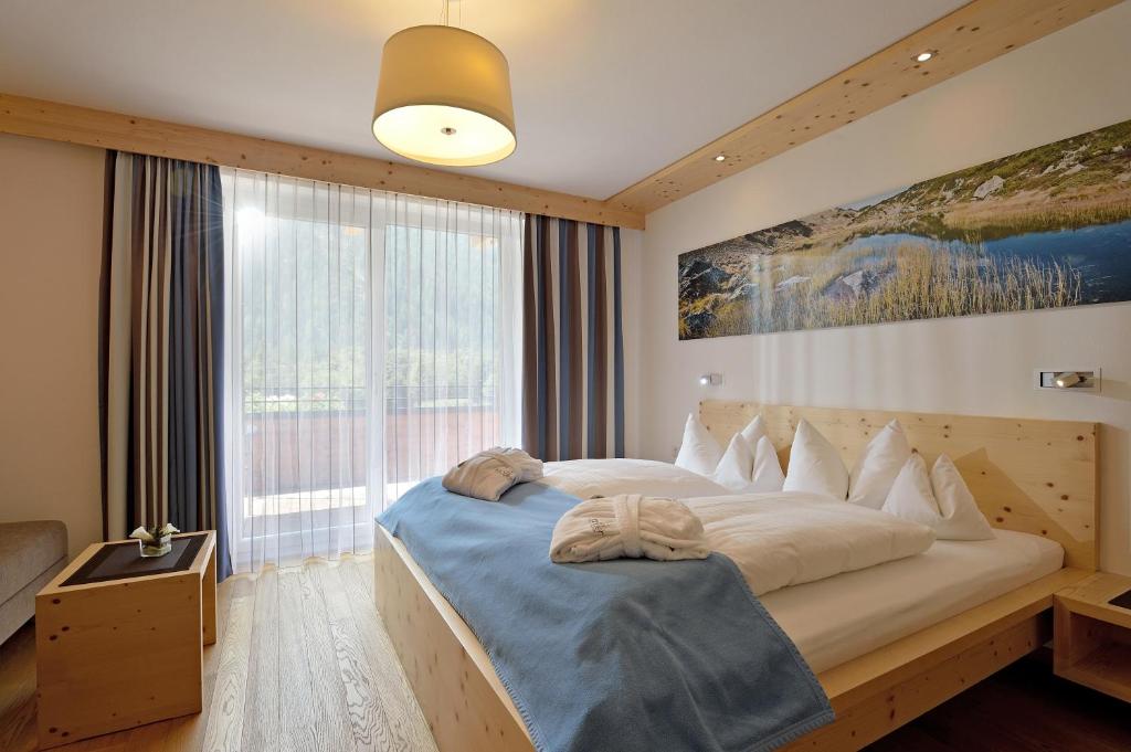 Łóżko lub łóżka w pokoju w obiekcie Naturhotel Tandler